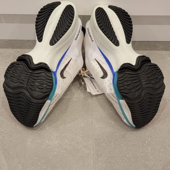 Women's Nike Air Zoom Tempo Next% Flyease Shoes (size 7) - Picture 8 of 8